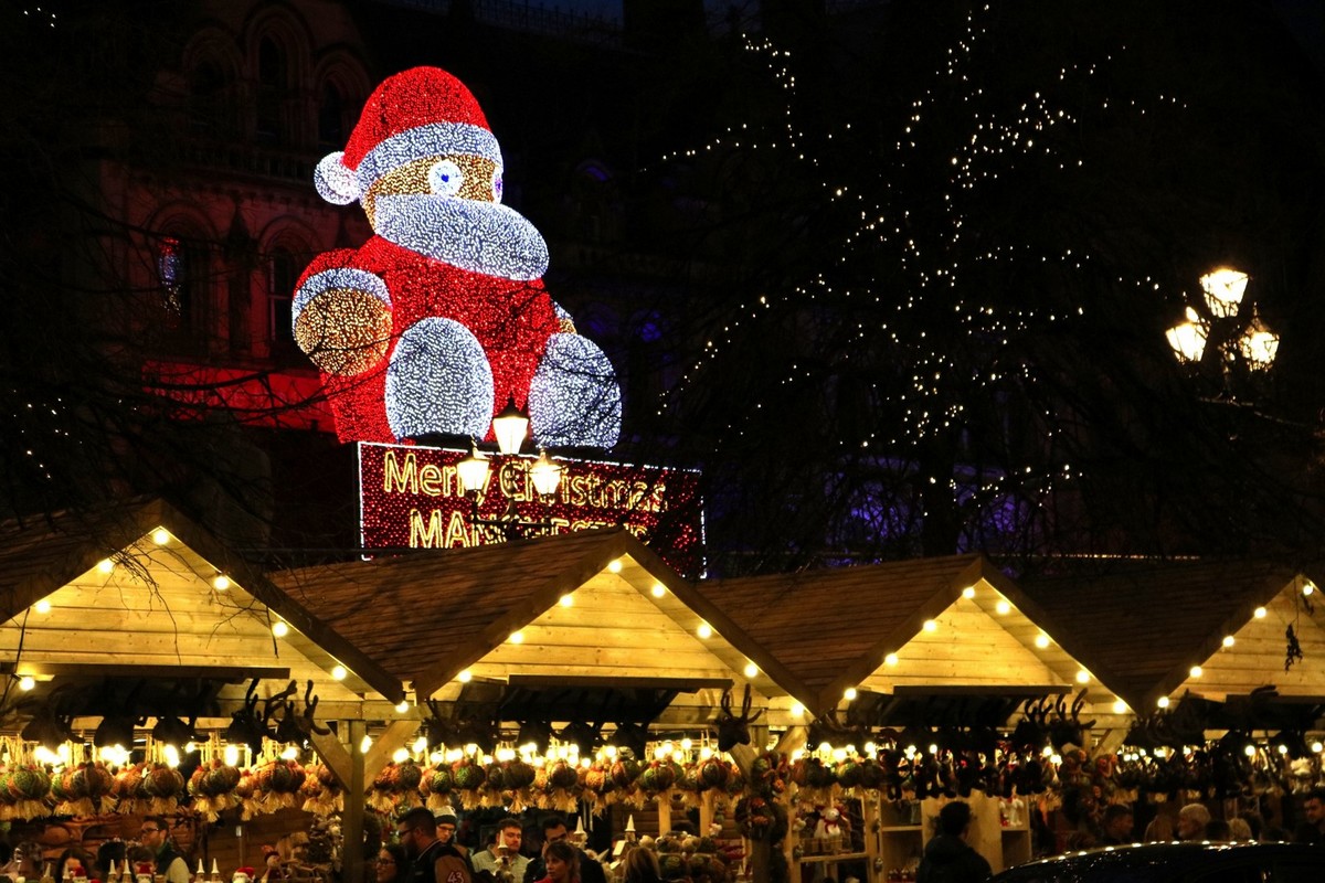 Manchester’s Award-Winning Christmas Markets Are Back in Town | The opening session to the public was on 10th November, and it will continue until 20th December. #christmas #christmasmarkets #homedecor #homedesign #christmasdecor