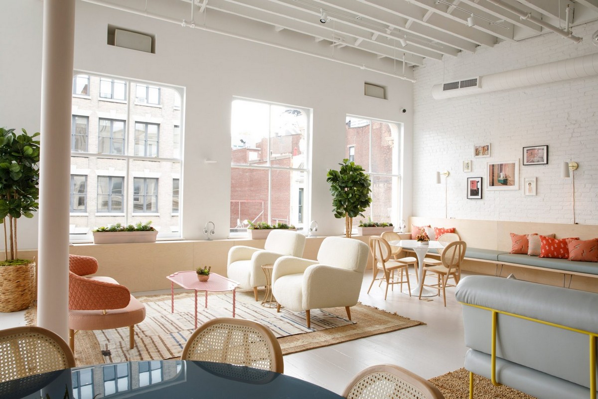 The Wings Opens Its Doors in New York Flat For Every Working Woman | This unique co-working club in New York only opens its doors for woman. The place opened in Soho to join a location in the Flatiron district. #interiordesign #newyorkdesign #newyork #homedecor #decoration #officedesign
