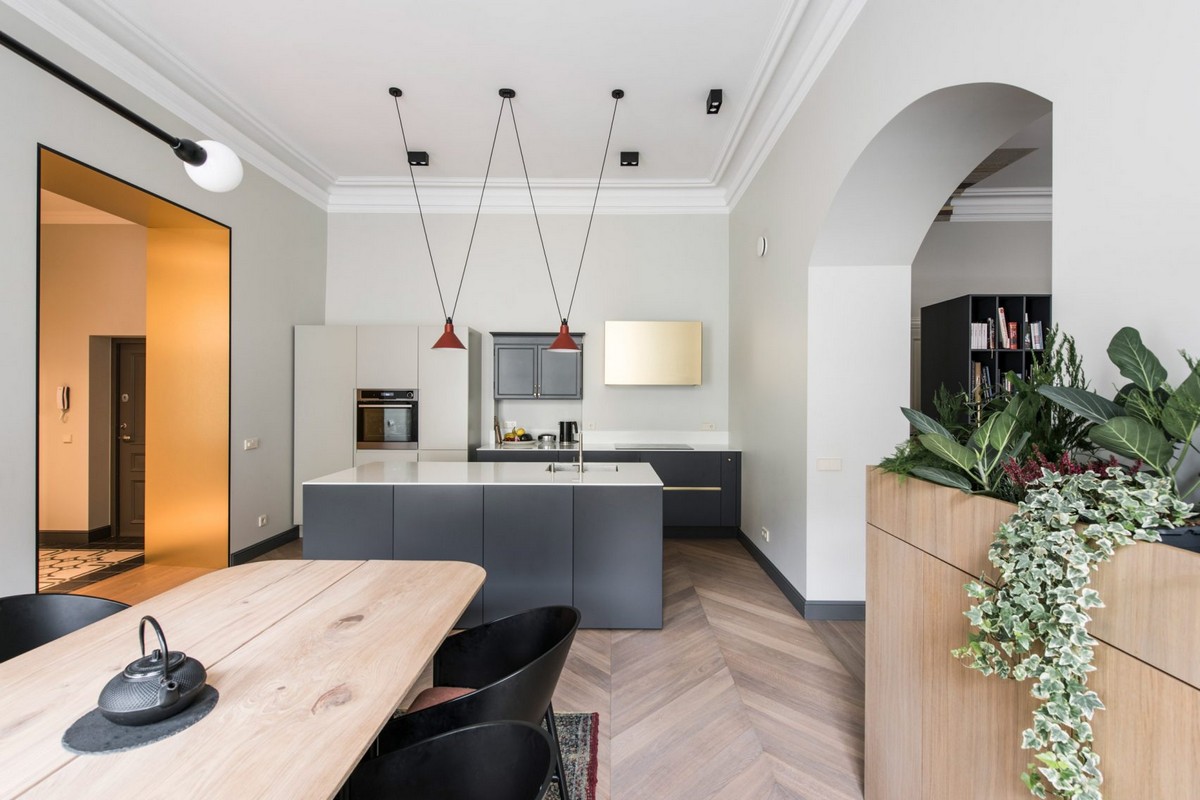 19th Century Apartment in Vilnius Gets a Unique Update | The entire project was lead by the amazing interior designer Kristina Lastauskaitè-Pundè. This apartment belongs to a family with two kids, that approached the creator to give their home a new look. #interiordesign #homeinterior #contemporarylook #contemporarydesign