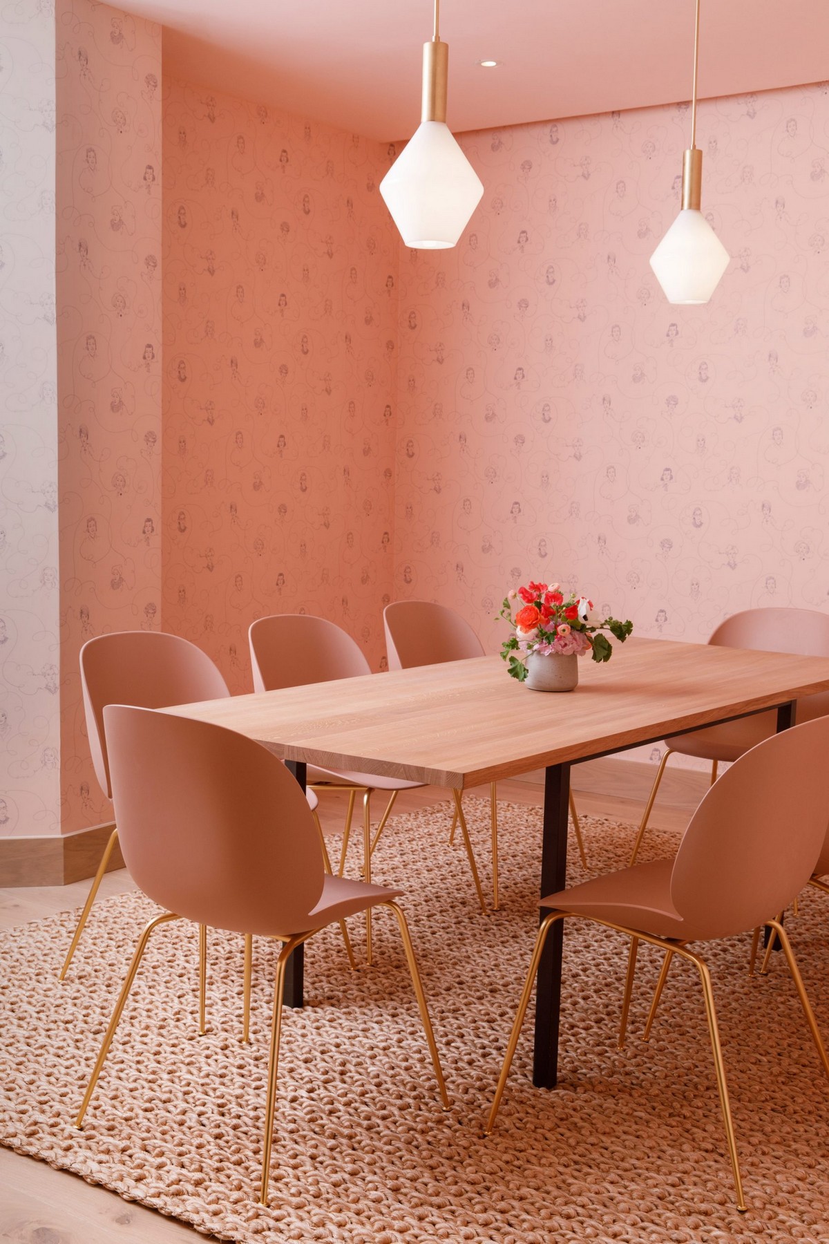 The Wing: The Best Place for Hard Working Females | Chiara De Rege, an interior designer made an excellent job when creating a cozy atmosphere at the Brooklyn location of The Wing. #coworking #femaleemporwement #womens #interiordesign #workspace